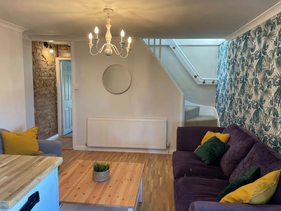 Stylish & Spacious 2 Storey, 3 Bed Apartment Gravesend Ngoại thất bức ảnh