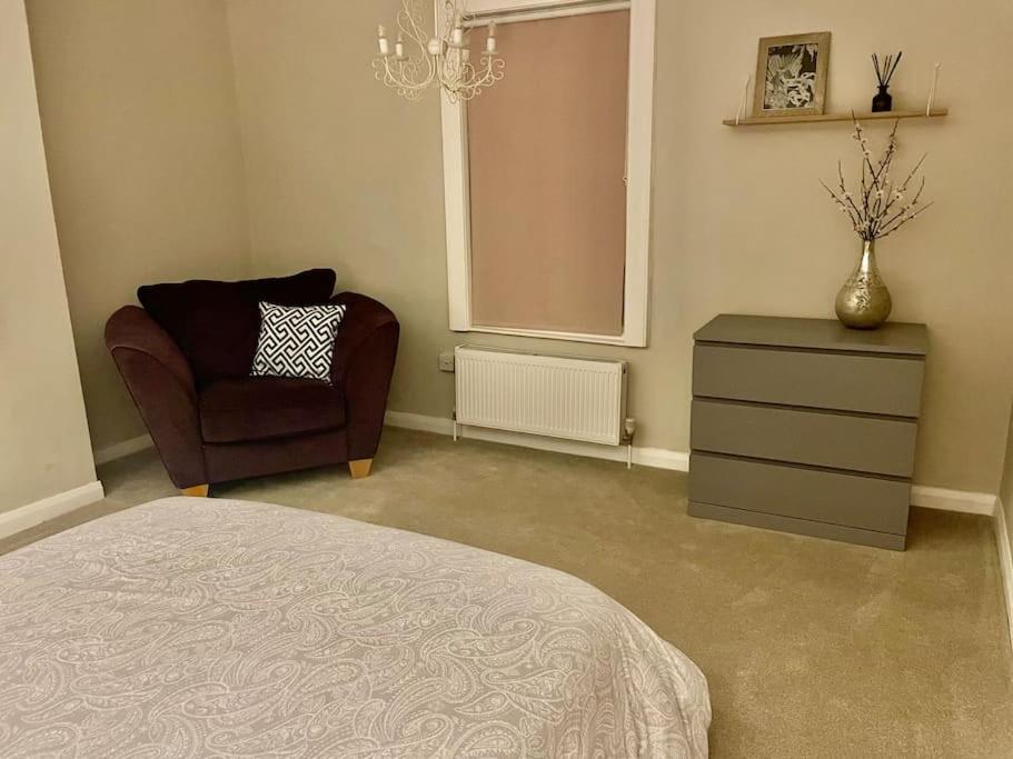 Stylish & Spacious 2 Storey, 3 Bed Apartment Gravesend Ngoại thất bức ảnh