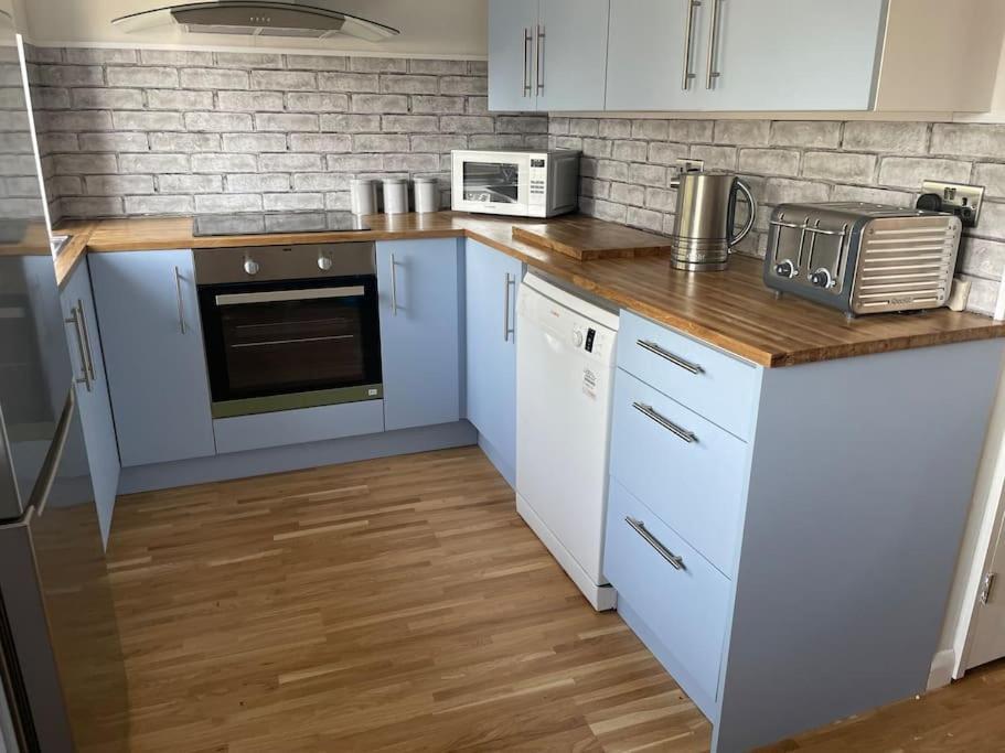 Stylish & Spacious 2 Storey, 3 Bed Apartment Gravesend Ngoại thất bức ảnh