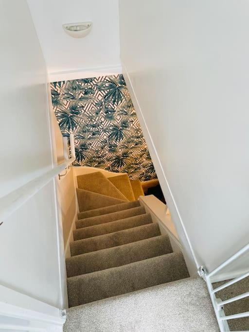 Stylish & Spacious 2 Storey, 3 Bed Apartment Gravesend Ngoại thất bức ảnh